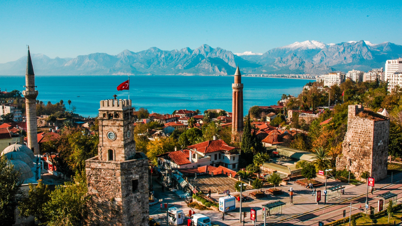 Antalya Gezi Rehberi: Gezilecek Yerler, Meşhur Yemekler ve 1 Günlük Rota kapak görseli