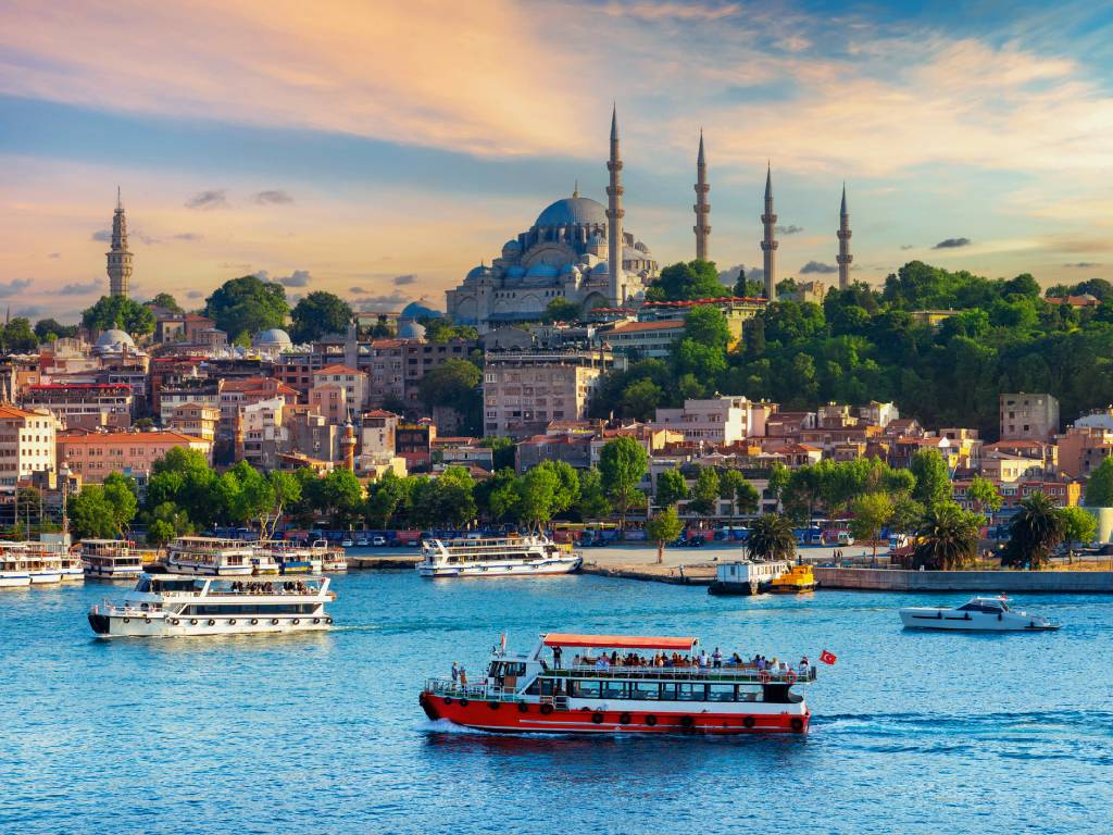 İstanbul Gezi Rehberi: Gezilecek Yerler, Meşhur Yemekler ve 1 Günlük Rota kapak görseli
