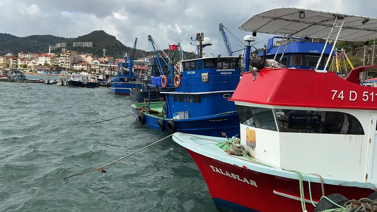 Karadeniz'de Türk Teknesine Saldırı: Bir Balıkçı Hayatını Kaybetti kapak görseli