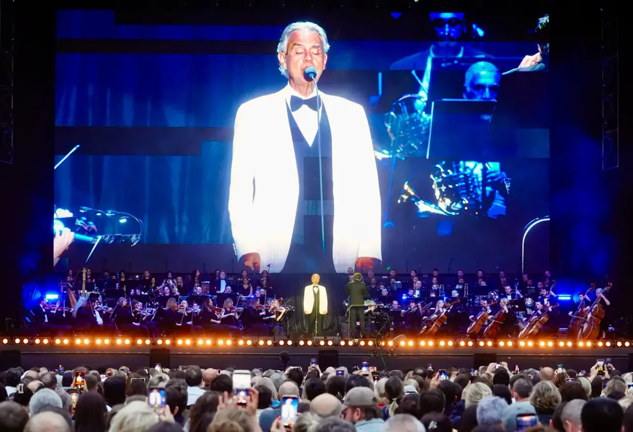 Andrea Bocelli İstanbul'da Rüzgar Estirdi: Tüpraş Stadyumu'nda Unutulmaz Gece kapak görseli