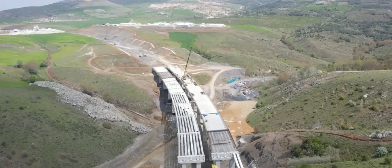 Ankara-Kırıkkale-Delice Otoyolu: 42 Şehri Birleştiren Stratejik Proje kapak görseli, soyut, yüz ve yazı yok