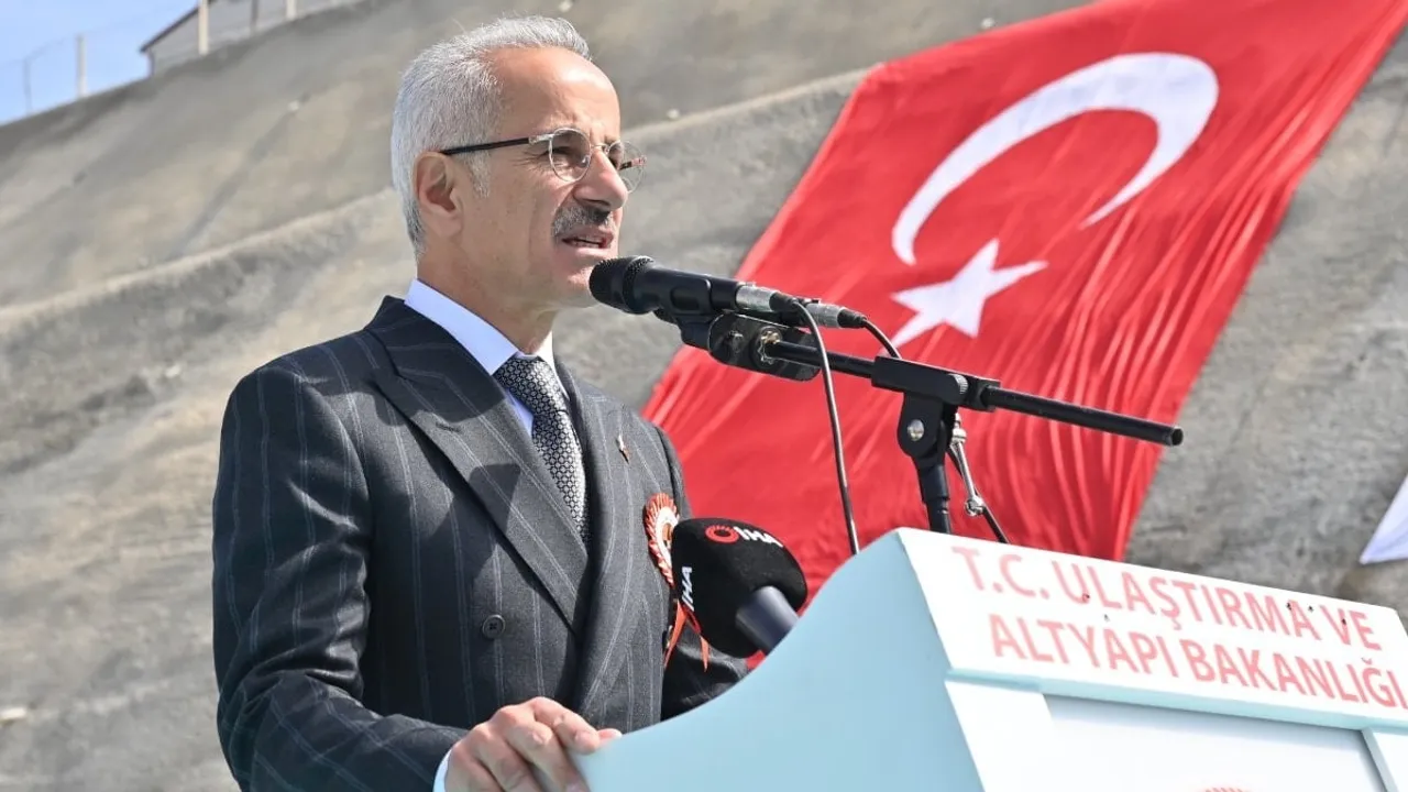 Ankara-Kırıkkale-Delice Otoyolu'nun Yarısı Tamamlandı: 42 İle Bağlantı kapak görseli, soyut, yüz ve yazı yok
