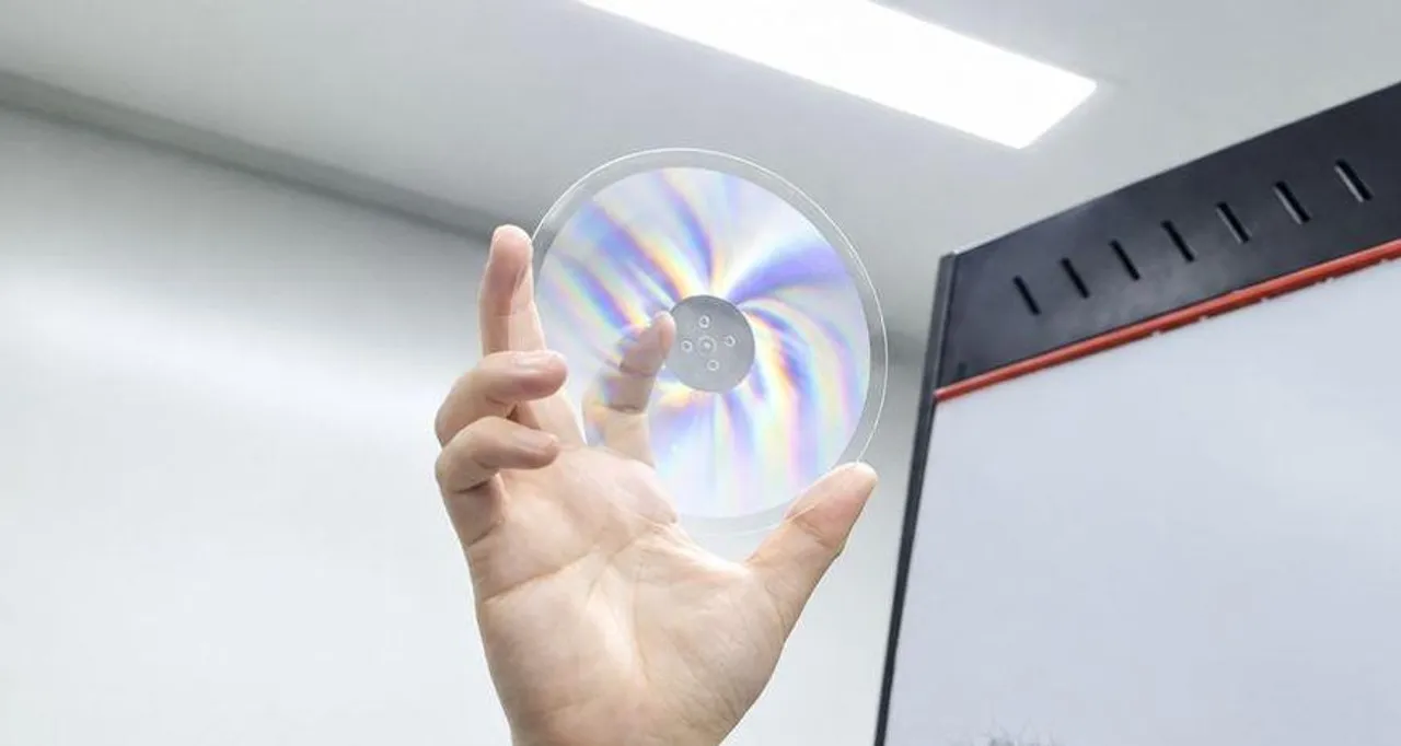 Çin, 360 TB Cam Disk Üretimine Başladı: Veriler 100 Bin Yıl Saklanacak kapak görseli, soyut, yüz ve yazı yok