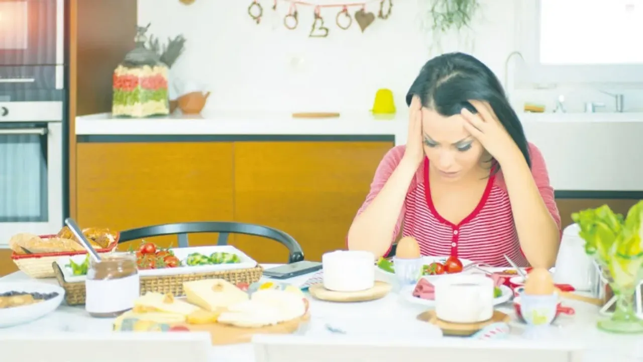 Düzensiz Öğünler Depresyon Riskini Artırıyor: Ruh Sağlığına Etkileri kapak görseli, soyut, yüz ve yazı yok