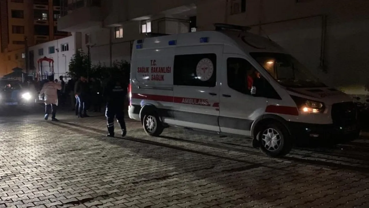 Elazığ'da Çocuğunun Gözü Önünde Eşini Öldüren Murat Ç. Yakalandı kapak görseli