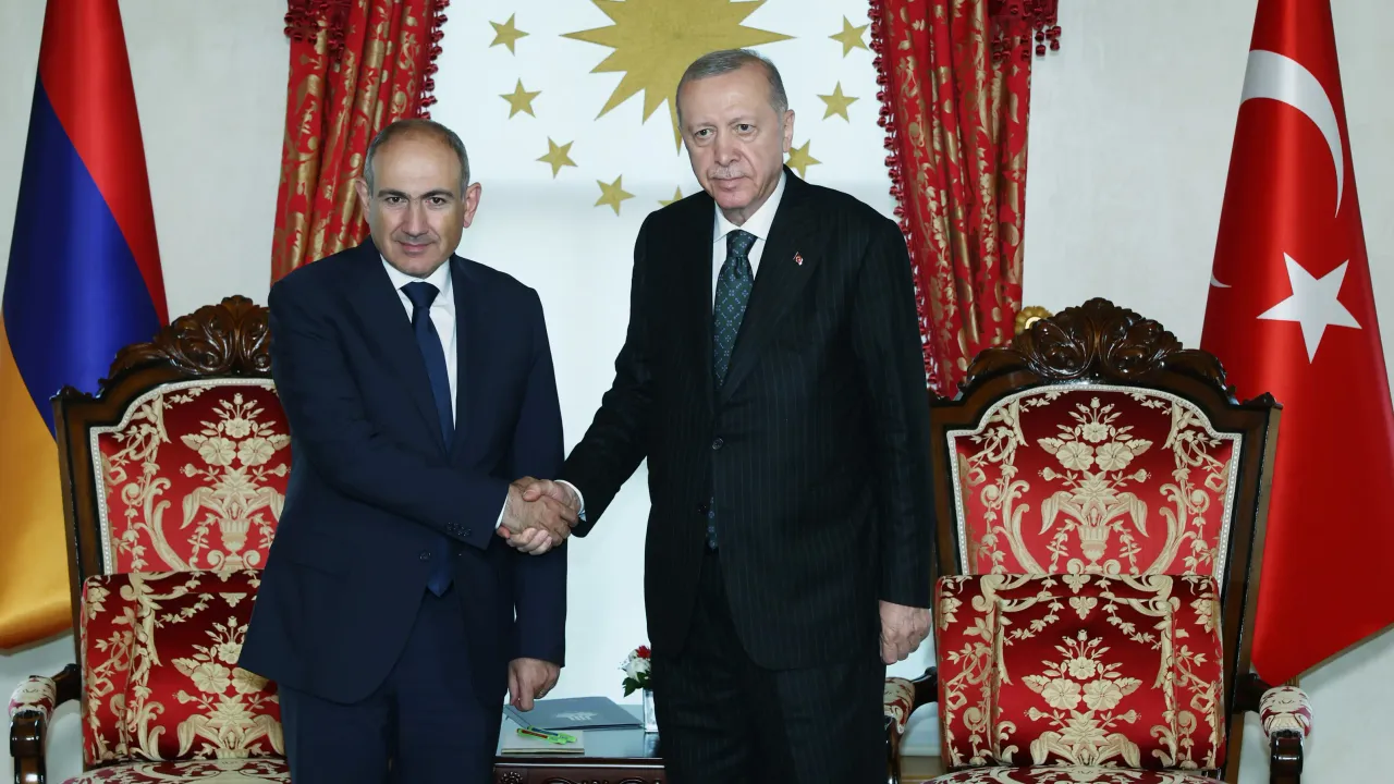 Erdoğan ve Paşinyan Görüşmesi: Türkiye-Ermenistan İlişkileri Ele Alındı kapak görseli