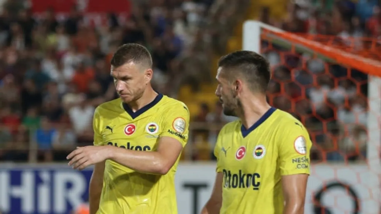 Fenerbahçe de Dzeko ve Tadic e Veda Töreni Neden Yapılmadı? kapak görseli, soyut, yüz ve yazı yok