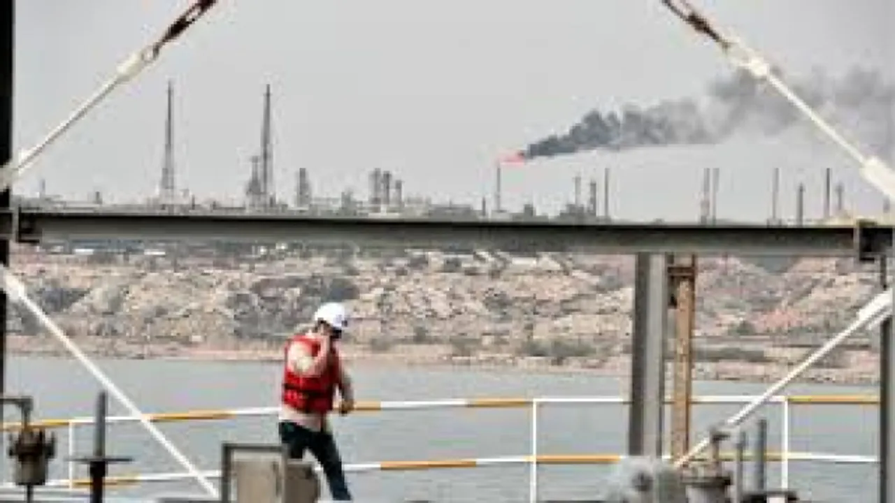 İran: Son 24 Saatte Hürmüz Boğazı'ndan Yirmi Gemi Geçti kapak görseli