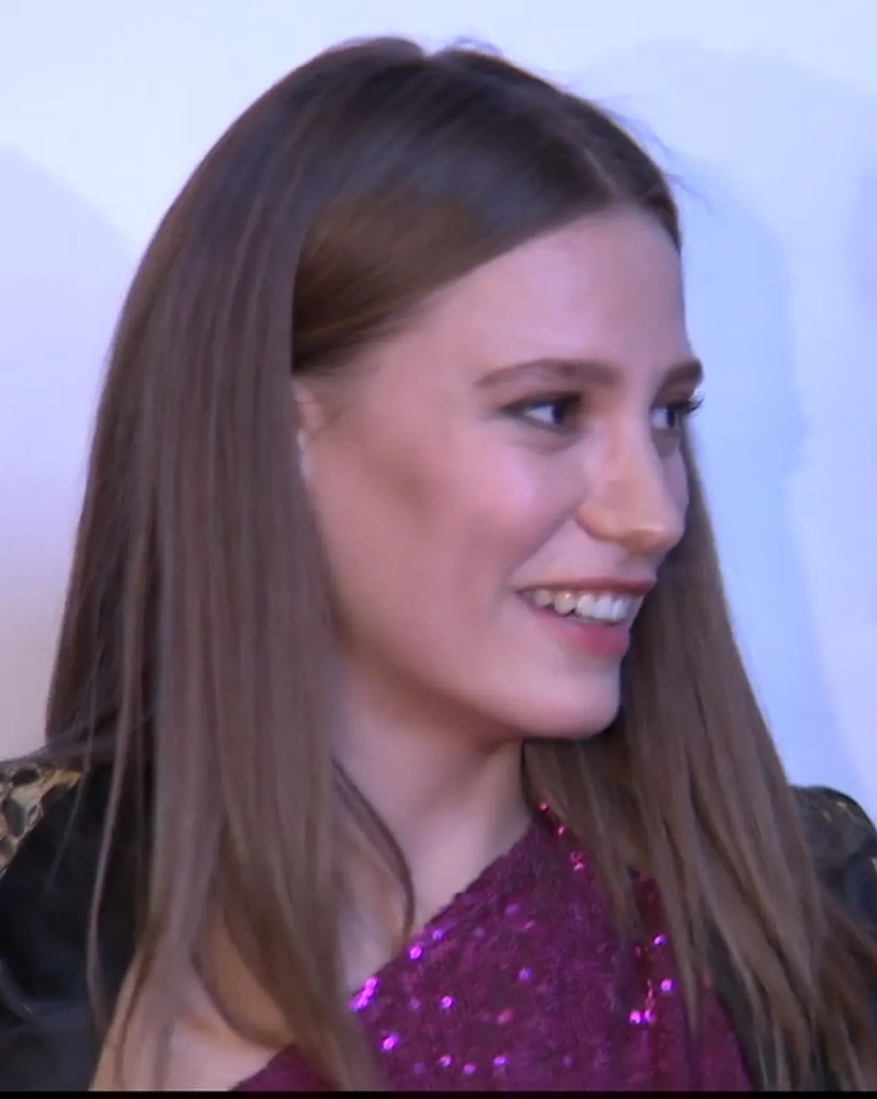 Serenay Sarıkaya Kimdir, Nereli, Neden Gündemde? İşte Hayatı kapak görseli