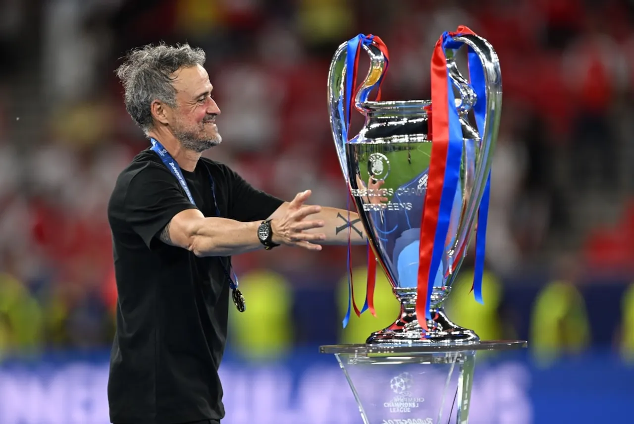 Luis Enrique: PSG'nin Şampiyonlar Ligi Zaferi Sonrası Rüya Gibi Duygular kapak görseli, soyut, yüz ve yazı yok