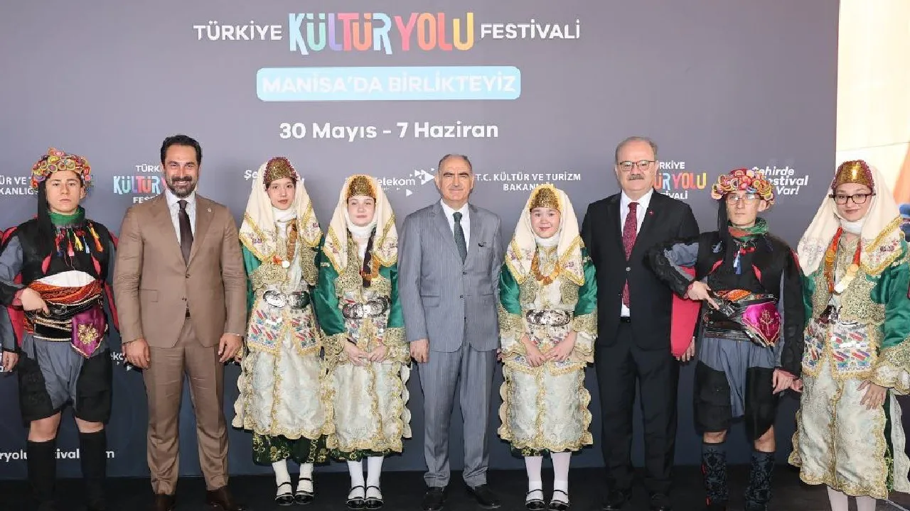 Manisa Kültür Yolu Festivali Başladı: 9 Günlük Sanat ve Gastronomi Şöleni kapak görseli, soyut, yüz ve yazı yok